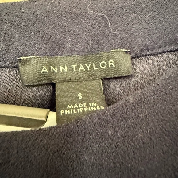 Ann Taylor Navy Blue Faux Pearl Top Size Small - Picture 3 of 4